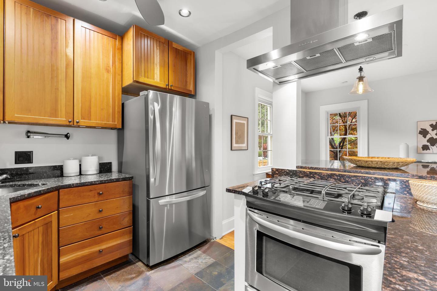 2819 S JOYCE ST, ARLINGTON, Virginia 22202, 4 Bedrooms Bedrooms, ,4 BathroomsBathrooms,Residential,For sale,2819 S JOYCE ST,VAAR2055498 MLS # VAAR2055498