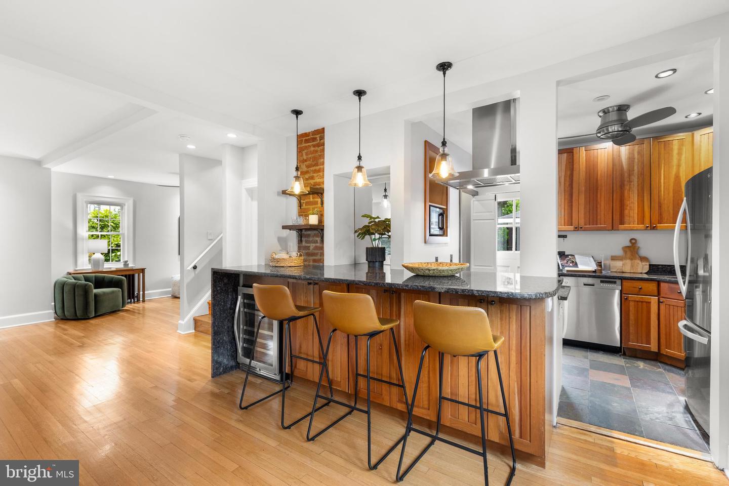 2819 S JOYCE ST, ARLINGTON, Virginia 22202, 4 Bedrooms Bedrooms, ,4 BathroomsBathrooms,Residential,For sale,2819 S JOYCE ST,VAAR2055498 MLS # VAAR2055498