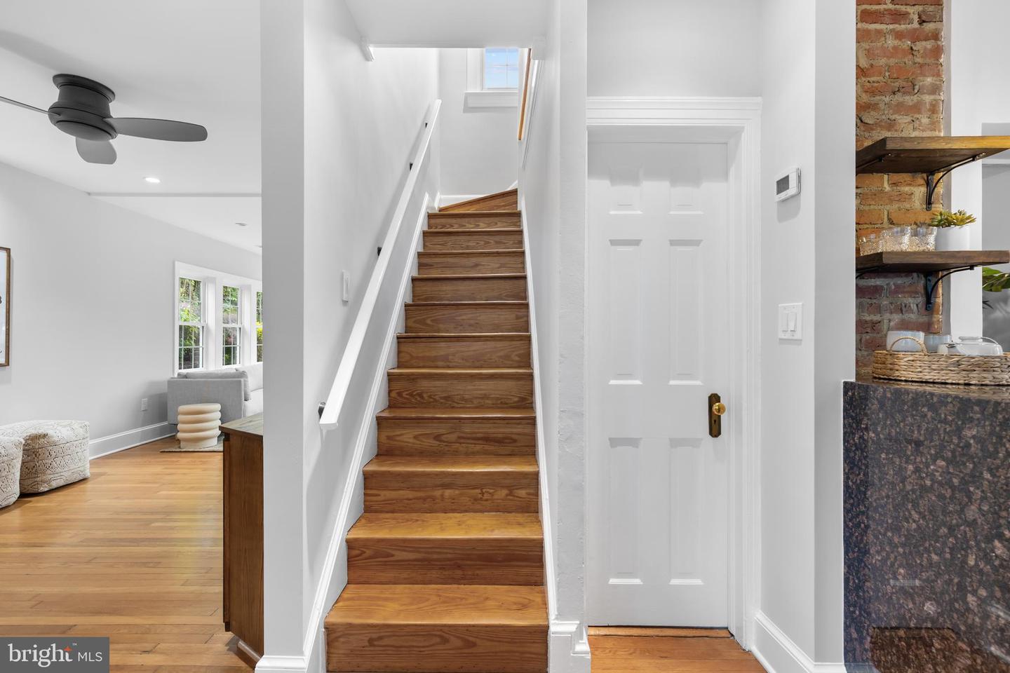 2819 S JOYCE ST, ARLINGTON, Virginia 22202, 4 Bedrooms Bedrooms, ,4 BathroomsBathrooms,Residential,For sale,2819 S JOYCE ST,VAAR2055498 MLS # VAAR2055498