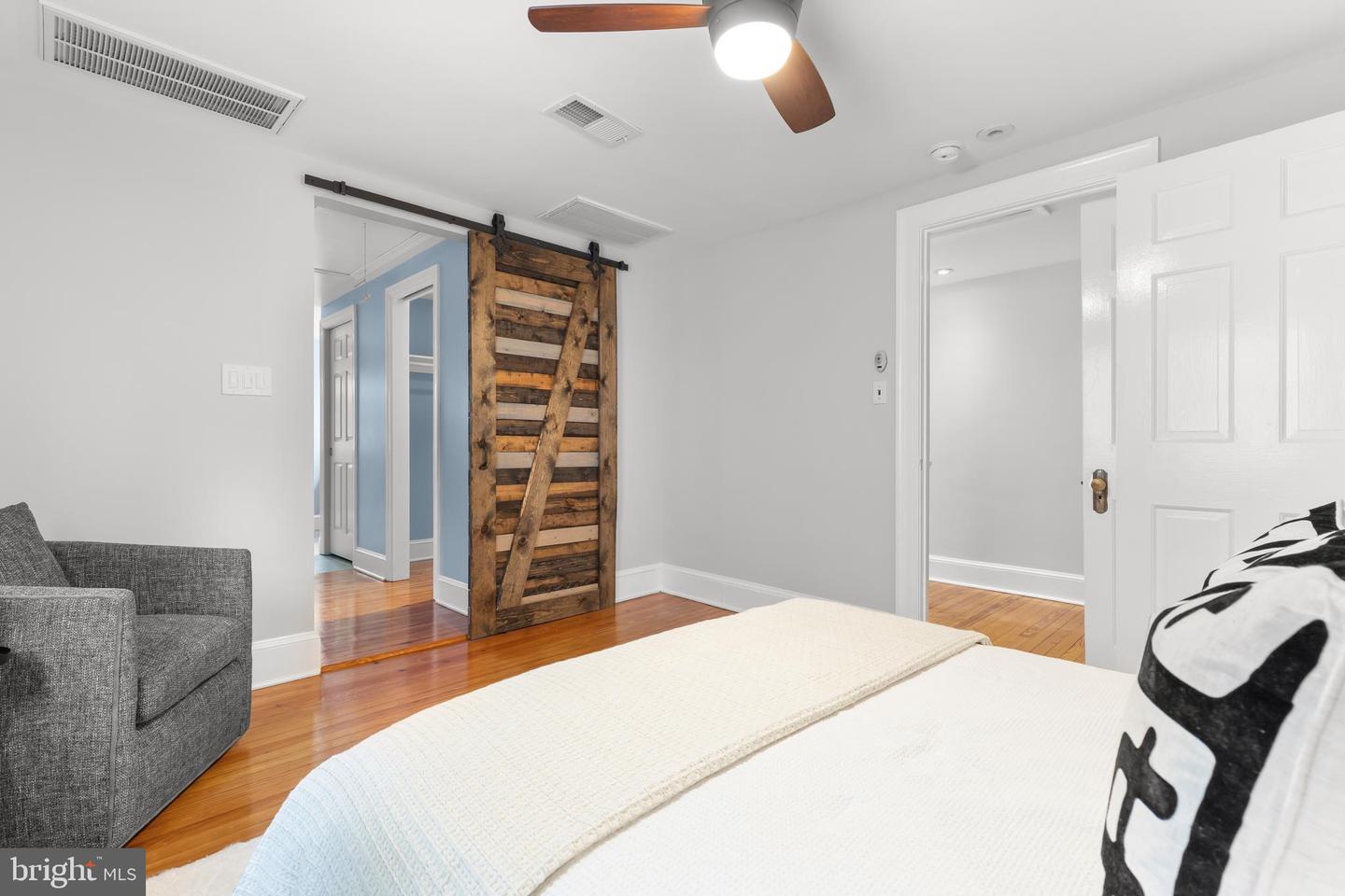 2819 S JOYCE ST, ARLINGTON, Virginia 22202, 4 Bedrooms Bedrooms, ,4 BathroomsBathrooms,Residential,For sale,2819 S JOYCE ST,VAAR2055498 MLS # VAAR2055498