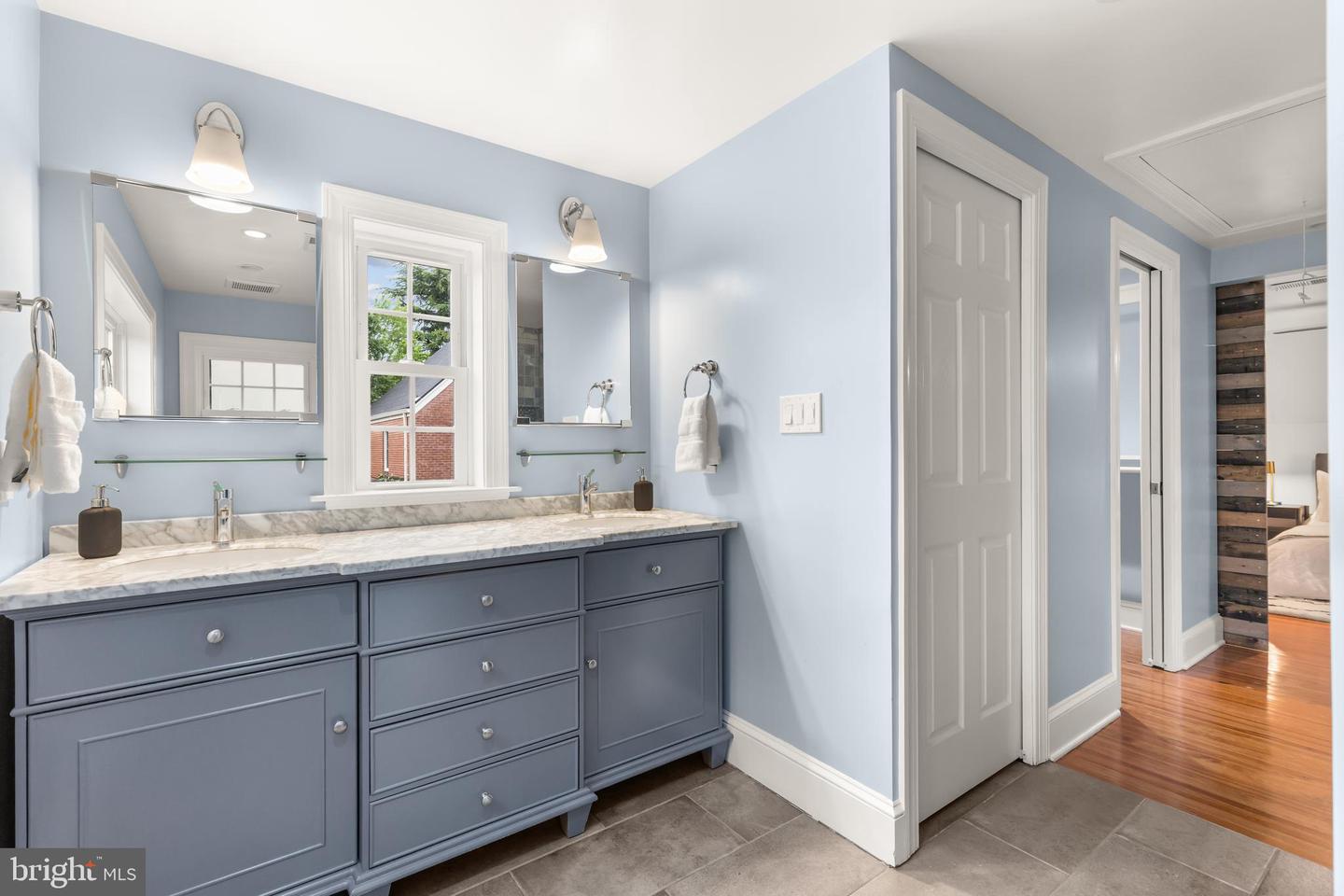 2819 S JOYCE ST, ARLINGTON, Virginia 22202, 4 Bedrooms Bedrooms, ,4 BathroomsBathrooms,Residential,For sale,2819 S JOYCE ST,VAAR2055498 MLS # VAAR2055498