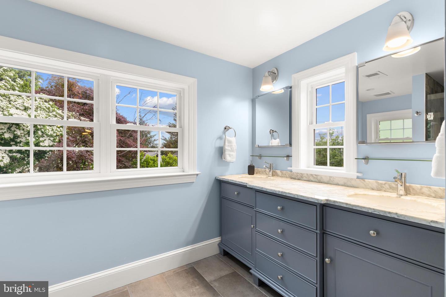 2819 S JOYCE ST, ARLINGTON, Virginia 22202, 4 Bedrooms Bedrooms, ,4 BathroomsBathrooms,Residential,For sale,2819 S JOYCE ST,VAAR2055498 MLS # VAAR2055498
