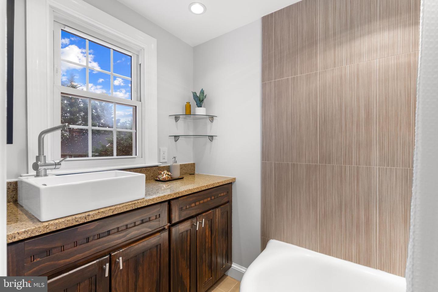 2819 S JOYCE ST, ARLINGTON, Virginia 22202, 4 Bedrooms Bedrooms, ,4 BathroomsBathrooms,Residential,For sale,2819 S JOYCE ST,VAAR2055498 MLS # VAAR2055498