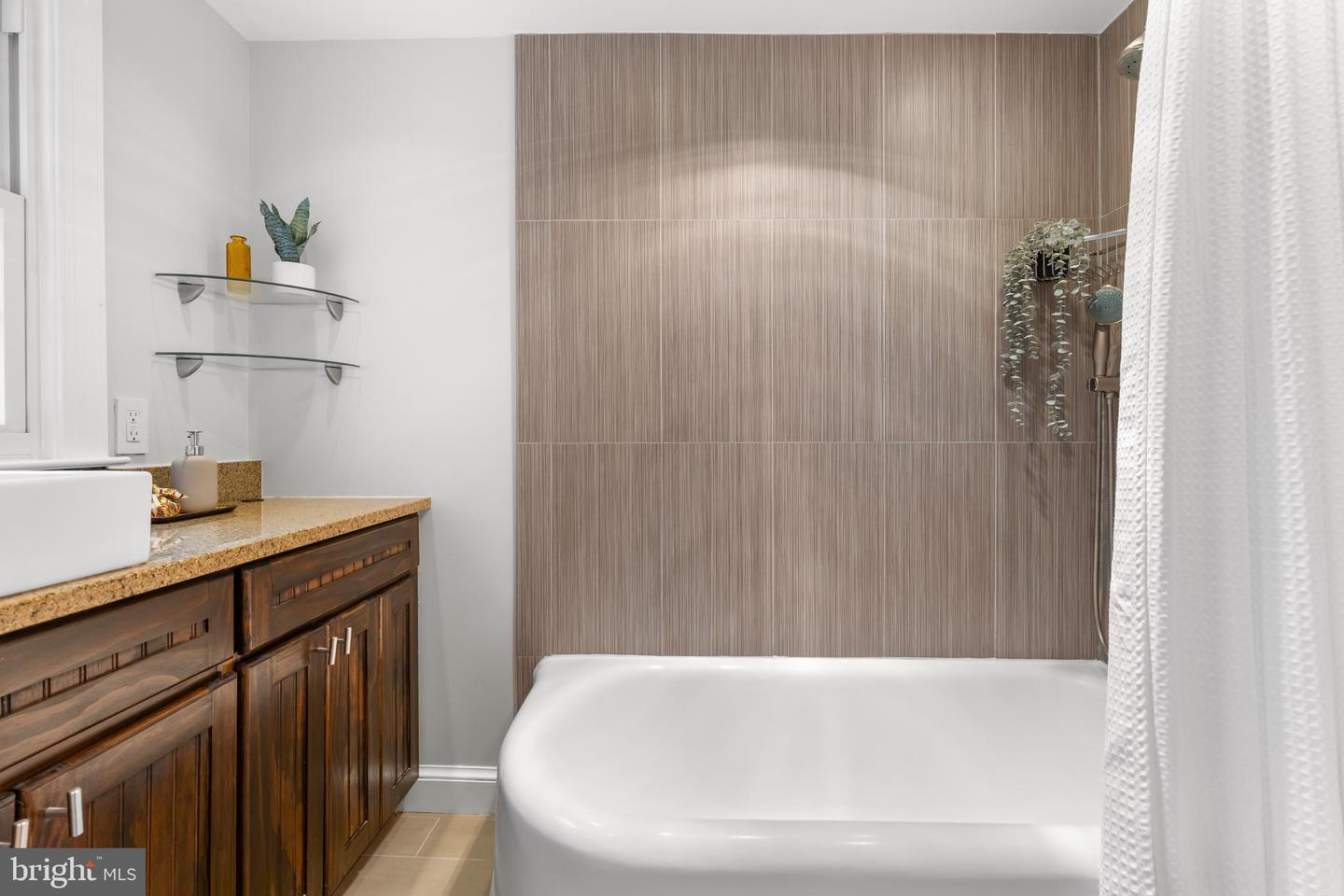 2819 S JOYCE ST, ARLINGTON, Virginia 22202, 4 Bedrooms Bedrooms, ,4 BathroomsBathrooms,Residential,For sale,2819 S JOYCE ST,VAAR2055498 MLS # VAAR2055498