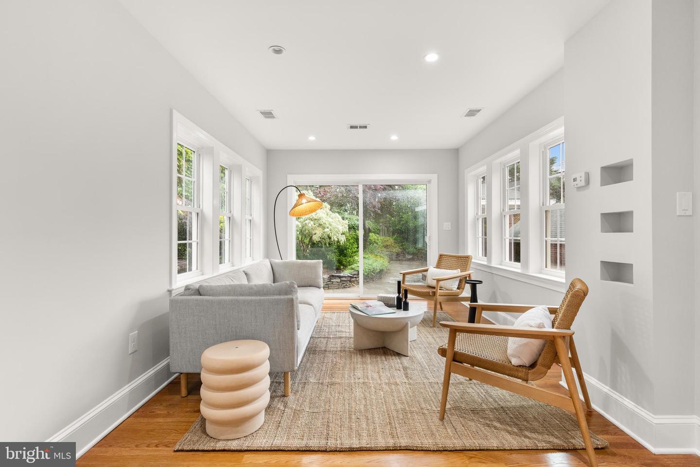 2819 S JOYCE ST, ARLINGTON, Virginia 22202, 4 Bedrooms Bedrooms, ,4 BathroomsBathrooms,Residential,For sale,2819 S JOYCE ST,VAAR2055498 MLS # VAAR2055498