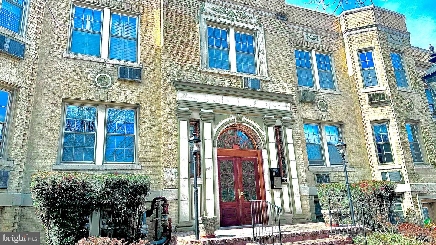 3024 WISCONSIN AVE NW #208, WASHINGTON, District Of Columbia 20016, 1 Bedroom Bedrooms, ,1 BathroomBathrooms,Residential,For sale,3024 WISCONSIN AVE NW #208,DCDC2193850 MLS # DCDC2193850