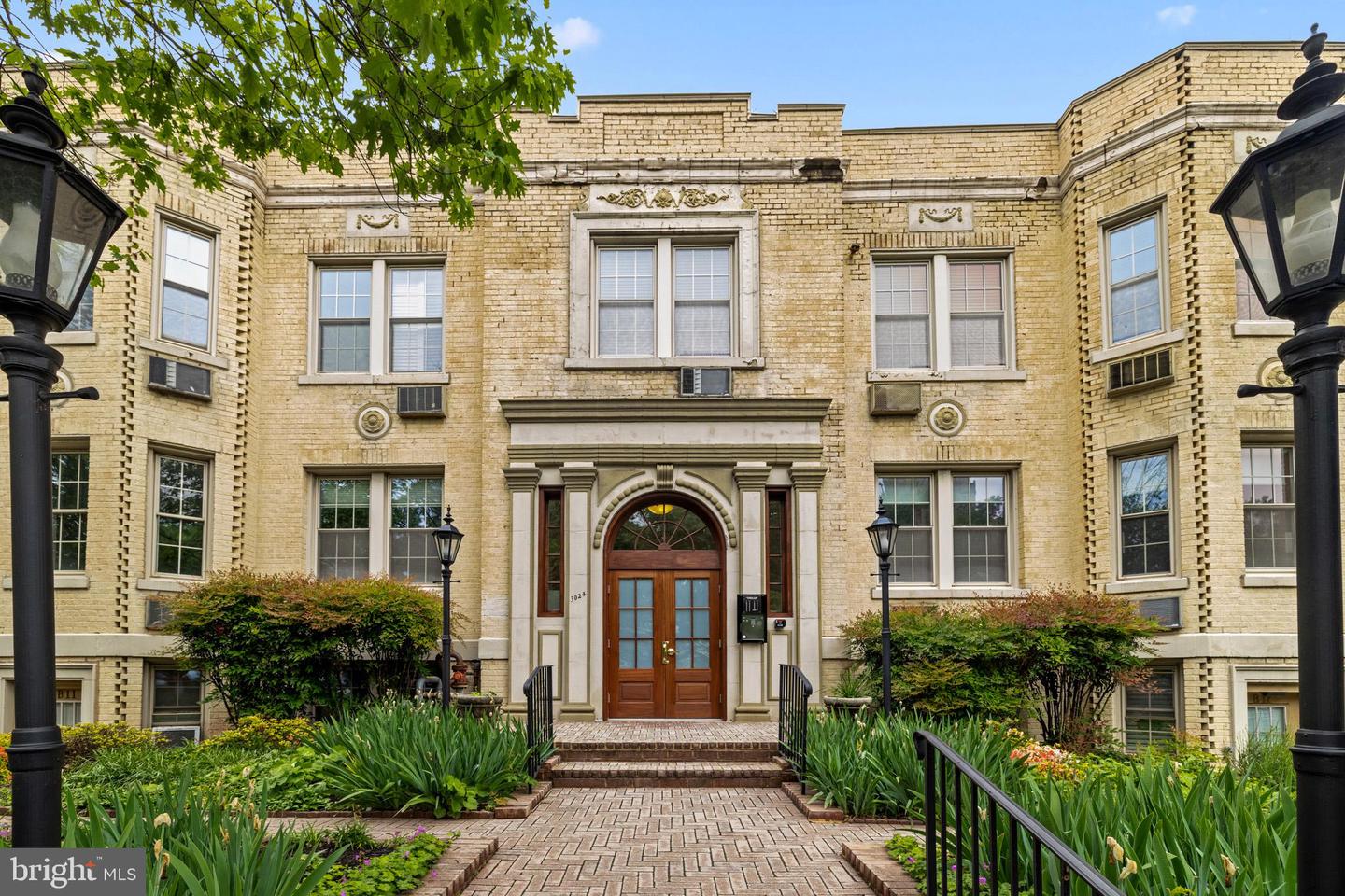 3024 WISCONSIN AVE NW #208, WASHINGTON, District Of Columbia 20016, 1 Bedroom Bedrooms, ,1 BathroomBathrooms,Residential,For sale,3024 WISCONSIN AVE NW #208,DCDC2193850 MLS # DCDC2193850