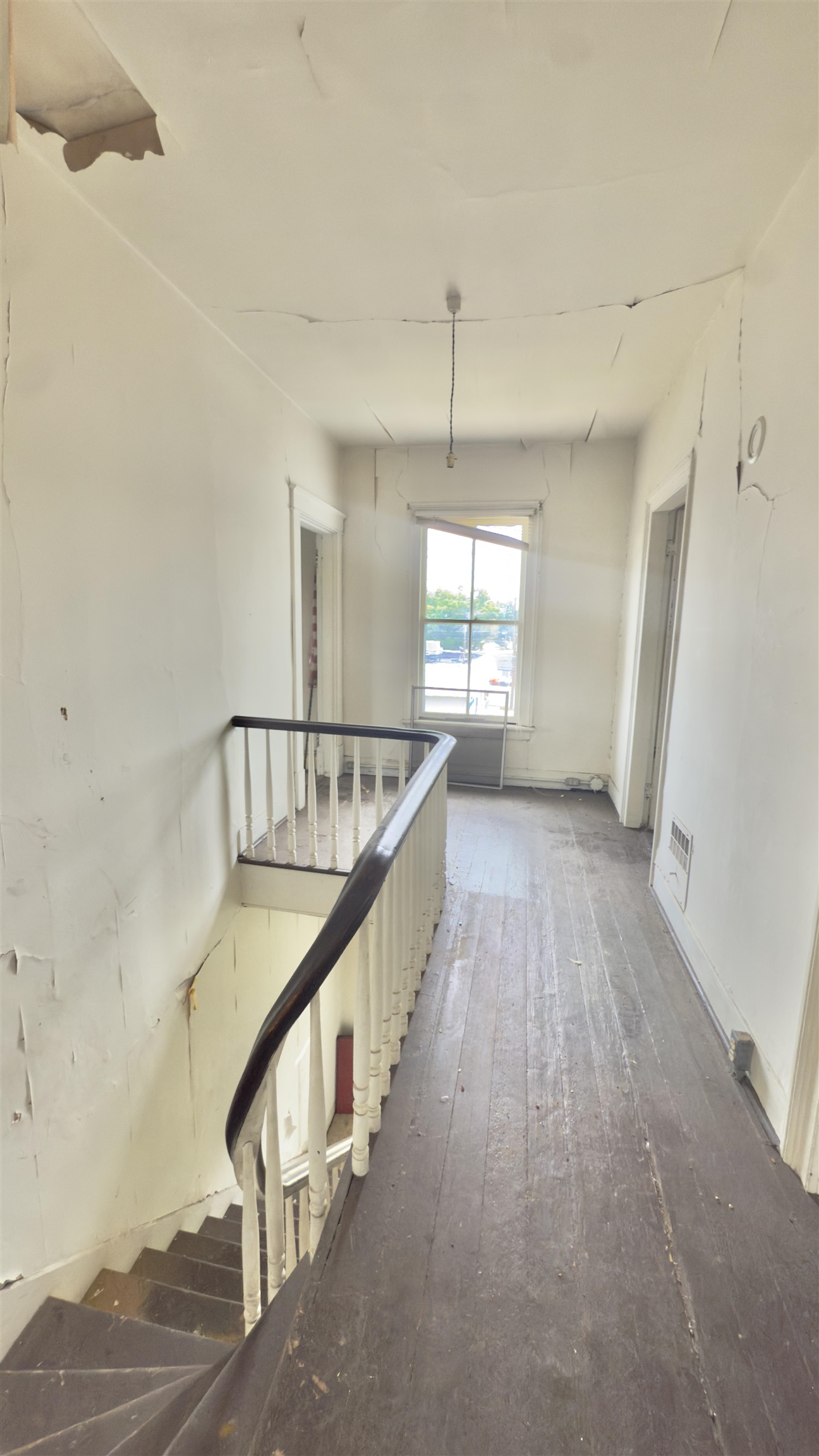 2329 FORT AVE, LYNCHBURG, Virginia 24501, 3 Bedrooms Bedrooms, ,1 BathroomBathrooms,Residential,2329 FORT AVE,664574 MLS # 664574