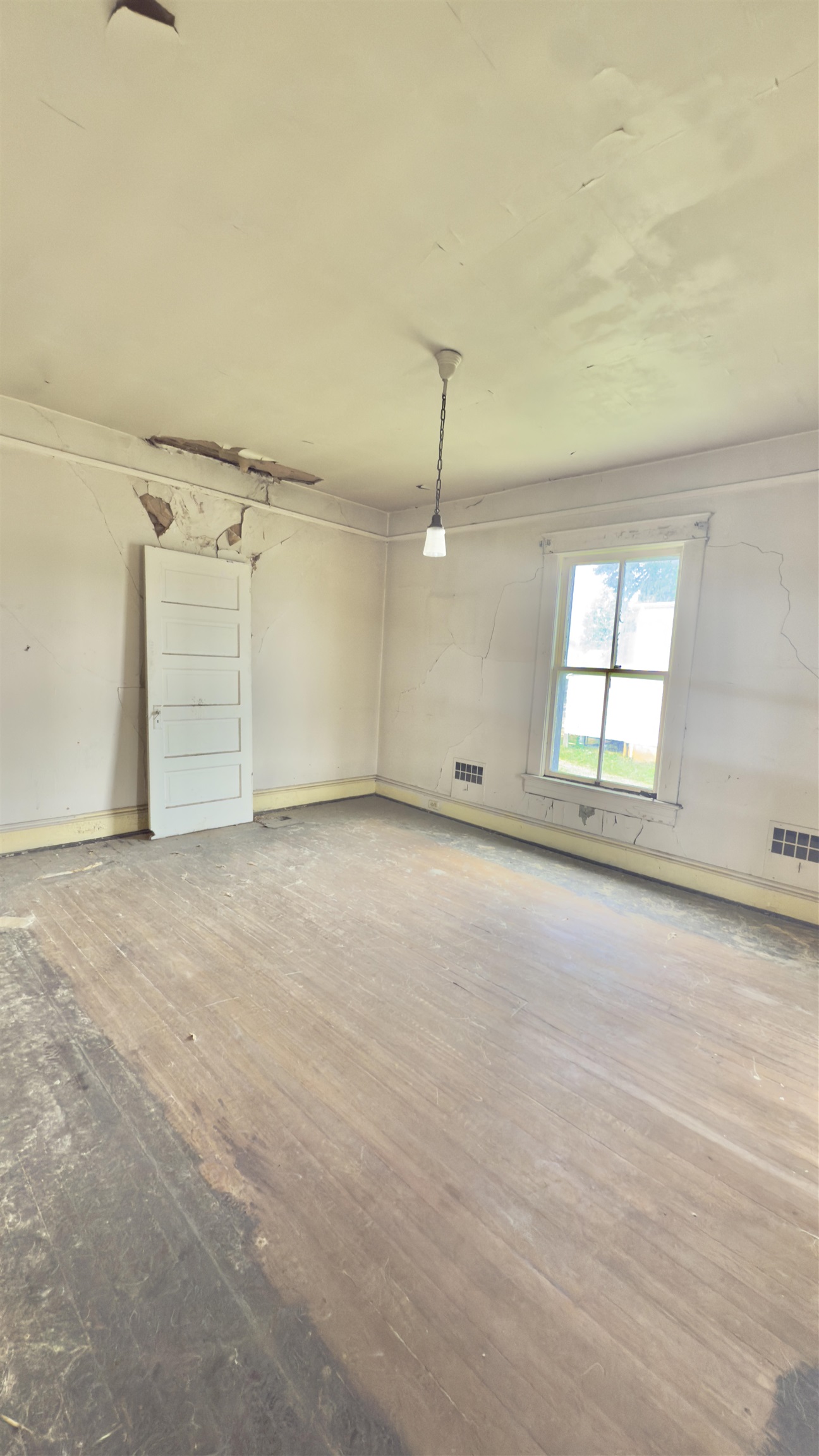 2329 FORT AVE, LYNCHBURG, Virginia 24501, 3 Bedrooms Bedrooms, ,1 BathroomBathrooms,Residential,2329 FORT AVE,664574 MLS # 664574