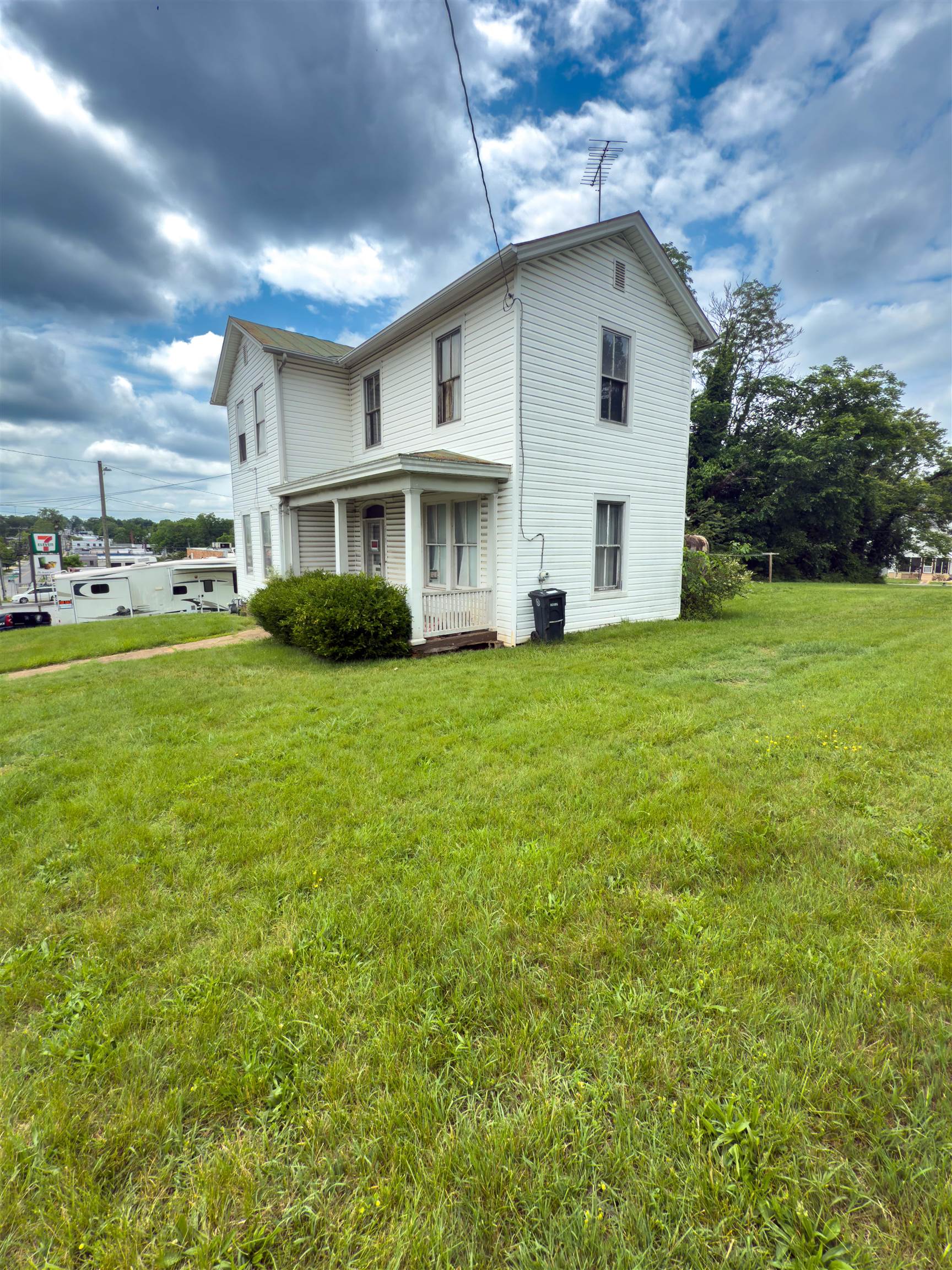 2329 FORT AVE, LYNCHBURG, Virginia 24501, 3 Bedrooms Bedrooms, ,1 BathroomBathrooms,Residential,2329 FORT AVE,664574 MLS # 664574