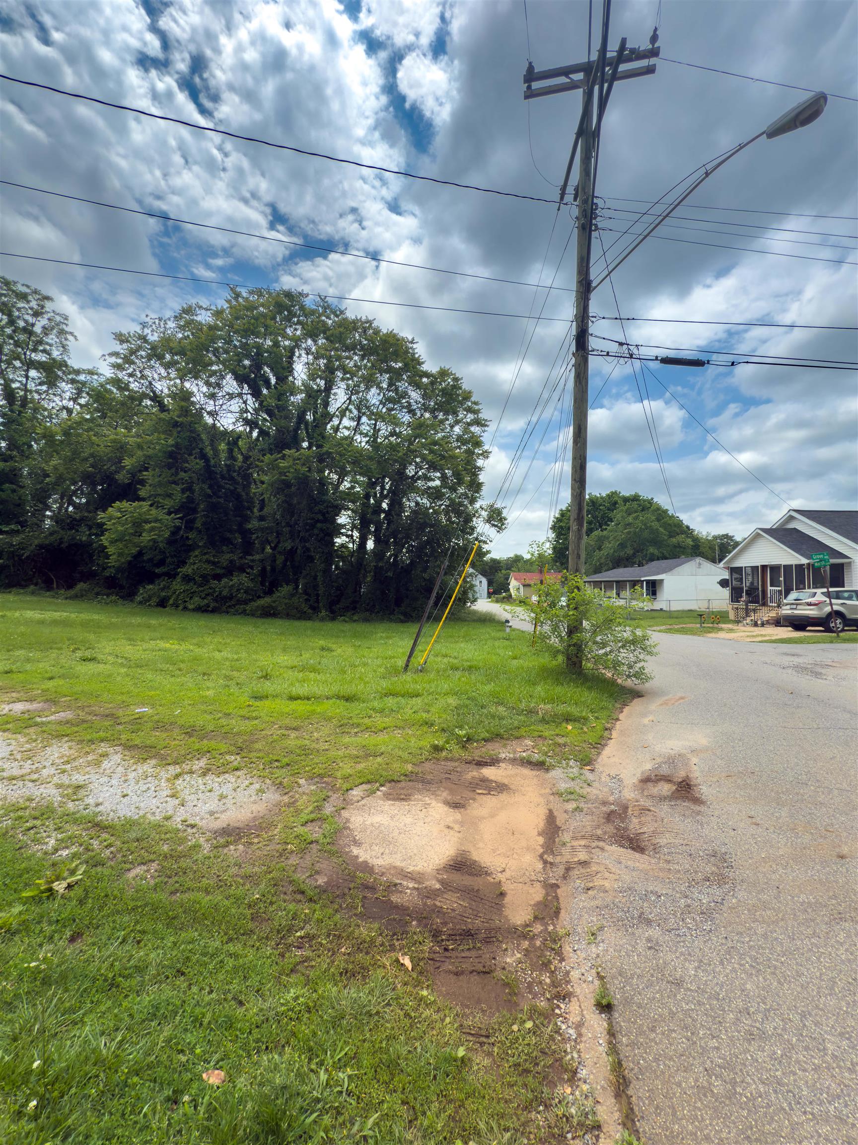 2329 FORT AVE, LYNCHBURG, Virginia 24501, 3 Bedrooms Bedrooms, ,1 BathroomBathrooms,Residential,2329 FORT AVE,664574 MLS # 664574