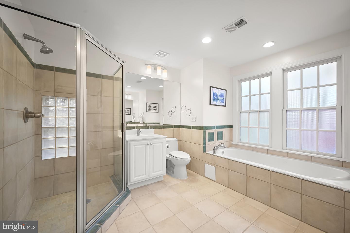4700 UPTON ST NW #3, WASHINGTON, District Of Columbia 20016, 3 Bedrooms Bedrooms, ,2 BathroomsBathrooms,Residential,For sale,4700 UPTON ST NW #3,DCDC2194466 MLS # DCDC2194466