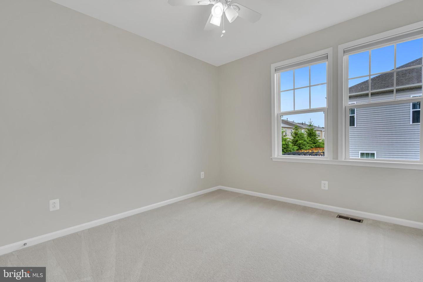 42482 BENFOLD SQ, BRAMBLETON, Virginia 20148, 3 Bedrooms Bedrooms, ,2 BathroomsBathrooms,Residential,For sale,42482 BENFOLD SQ,VALO2093266 MLS # VALO2093266