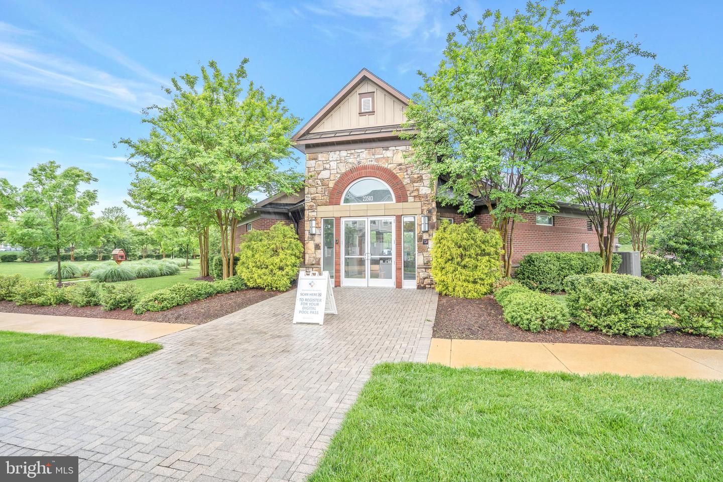 42482 BENFOLD SQ, BRAMBLETON, Virginia 20148, 3 Bedrooms Bedrooms, ,2 BathroomsBathrooms,Residential,For sale,42482 BENFOLD SQ,VALO2093266 MLS # VALO2093266