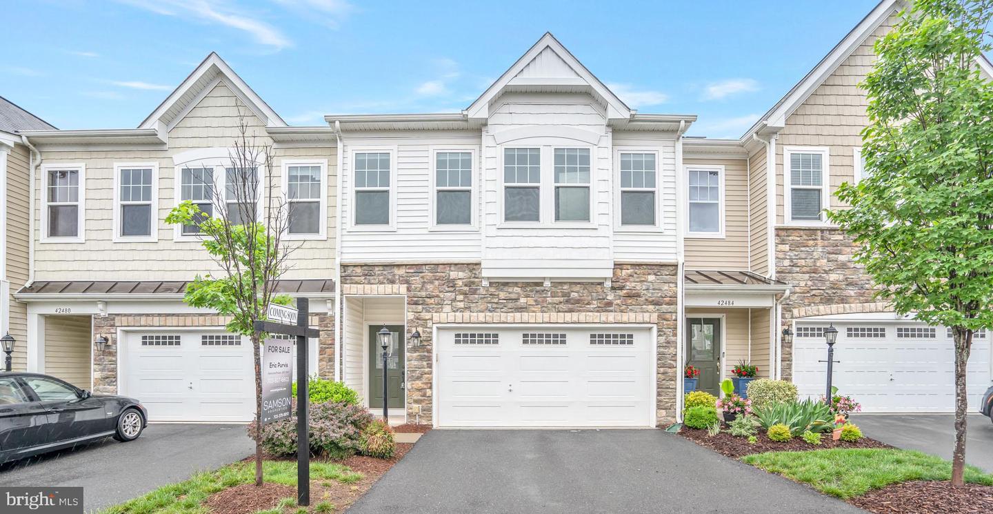 42482 BENFOLD SQ, BRAMBLETON, Virginia 20148, 3 Bedrooms Bedrooms, ,2 BathroomsBathrooms,Residential,For sale,42482 BENFOLD SQ,VALO2093266 MLS # VALO2093266