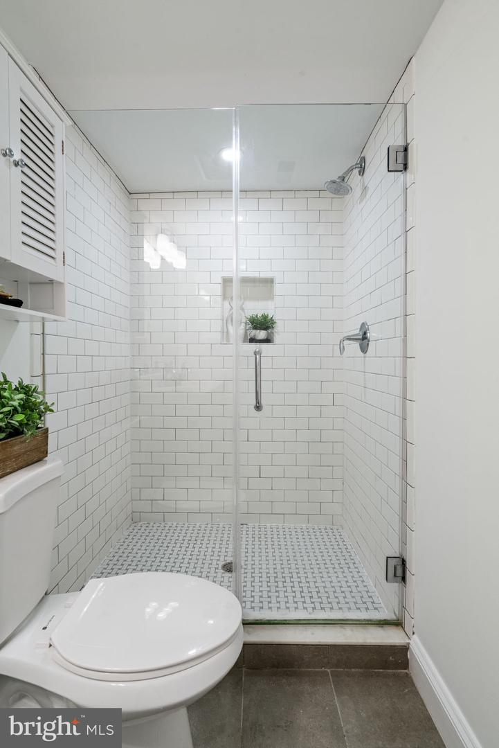 6005 MONTICELLO RD, ALEXANDRIA, Virginia 22303, 3 Bedrooms Bedrooms, ,2 BathroomsBathrooms,Residential,For sale,6005 MONTICELLO RD,VAFX2233252 MLS # VAFX2233252