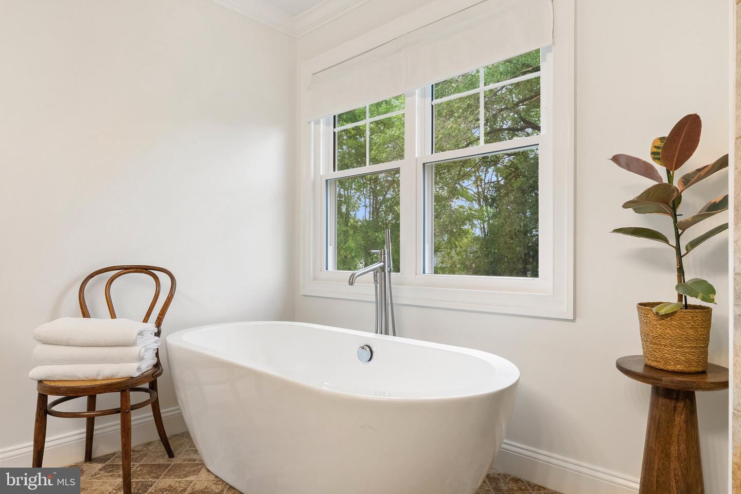 711 W COUNTRY CLUB DR, PURCELLVILLE, Virginia 20132, 4 Bedrooms Bedrooms, ,3 BathroomsBathrooms,Residential,For sale,711 W COUNTRY CLUB DR,VALO2093556 MLS # VALO2093556