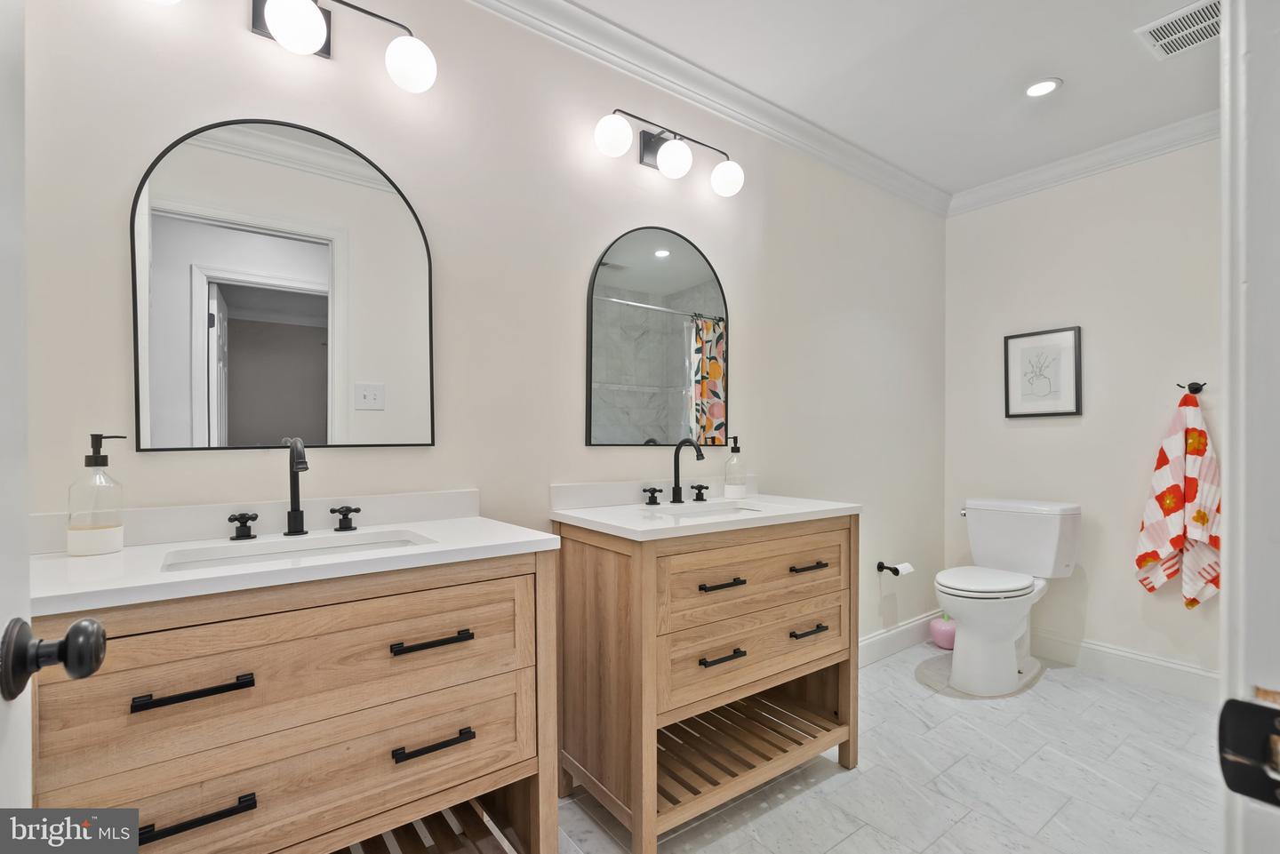 711 W COUNTRY CLUB DR, PURCELLVILLE, Virginia 20132, 4 Bedrooms Bedrooms, ,3 BathroomsBathrooms,Residential,For sale,711 W COUNTRY CLUB DR,VALO2093556 MLS # VALO2093556