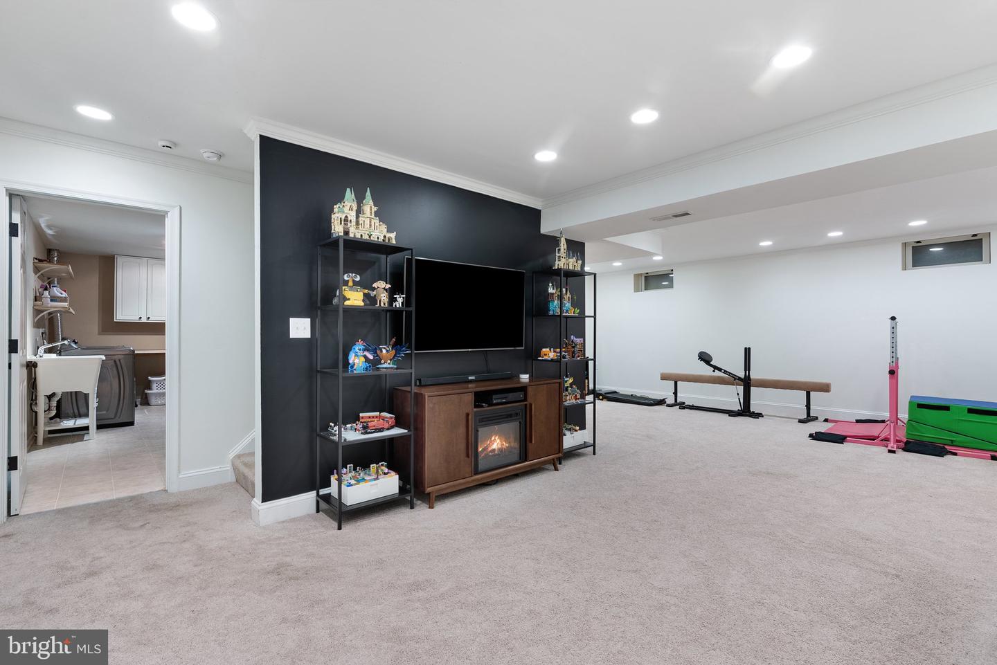 711 W COUNTRY CLUB DR, PURCELLVILLE, Virginia 20132, 4 Bedrooms Bedrooms, ,3 BathroomsBathrooms,Residential,For sale,711 W COUNTRY CLUB DR,VALO2093556 MLS # VALO2093556