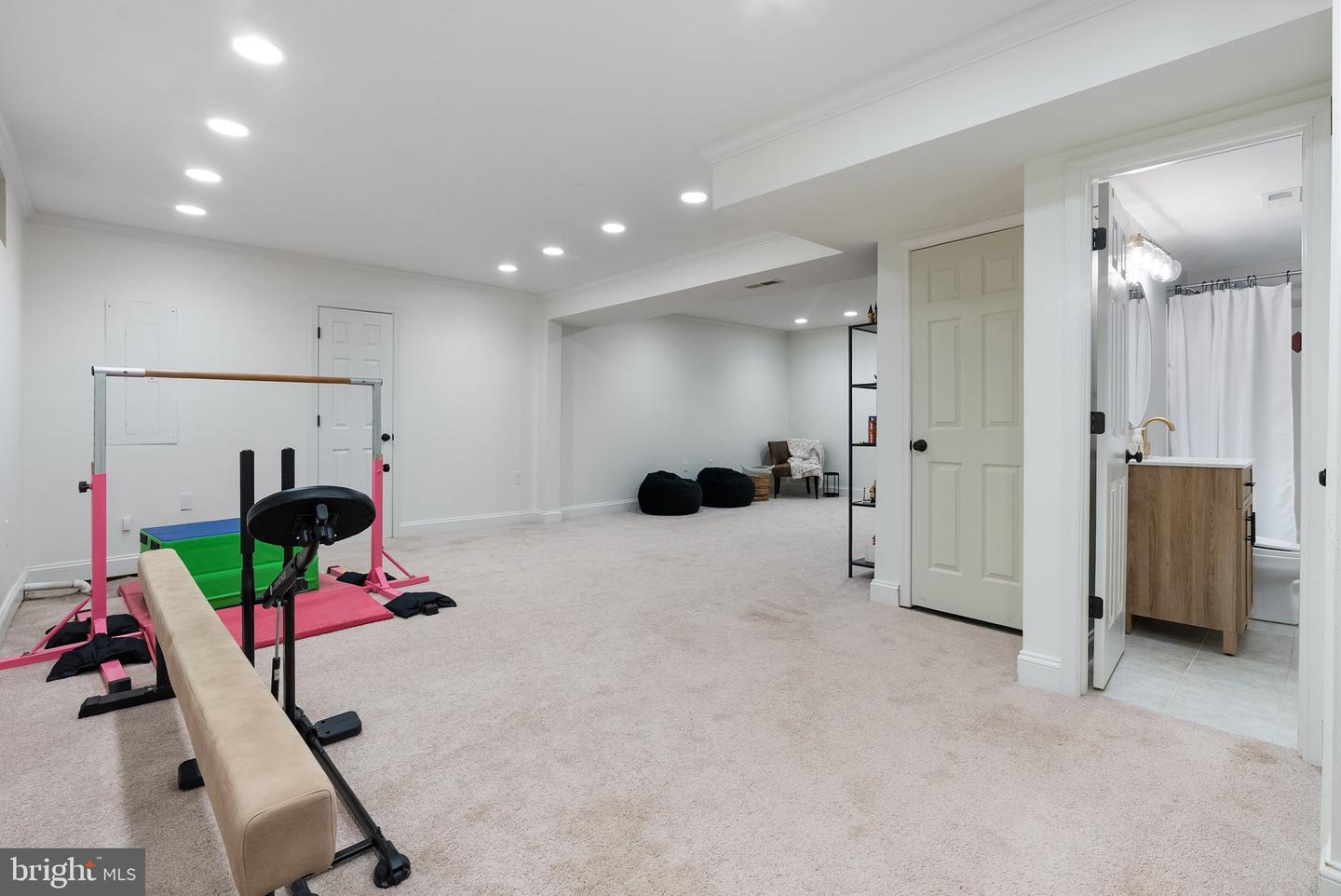 711 W COUNTRY CLUB DR, PURCELLVILLE, Virginia 20132, 4 Bedrooms Bedrooms, ,3 BathroomsBathrooms,Residential,For sale,711 W COUNTRY CLUB DR,VALO2093556 MLS # VALO2093556