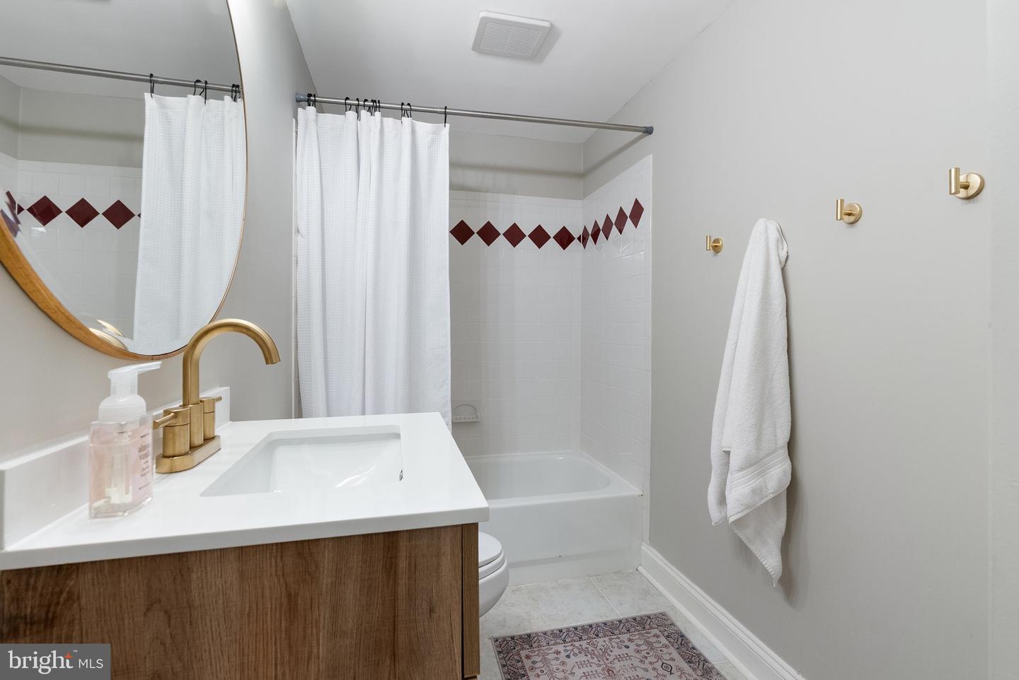 711 W COUNTRY CLUB DR, PURCELLVILLE, Virginia 20132, 4 Bedrooms Bedrooms, ,3 BathroomsBathrooms,Residential,For sale,711 W COUNTRY CLUB DR,VALO2093556 MLS # VALO2093556