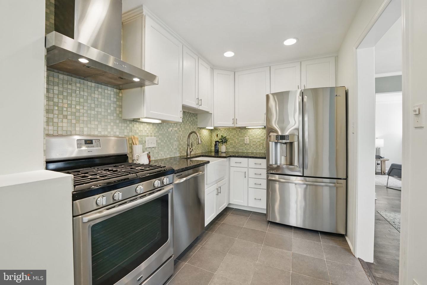2926 STUART DR, FALLS CHURCH, Virginia 22042, 3 Bedrooms Bedrooms, ,3 BathroomsBathrooms,Residential,For sale,2926 STUART DR,VAFX2233474 MLS # VAFX2233474
