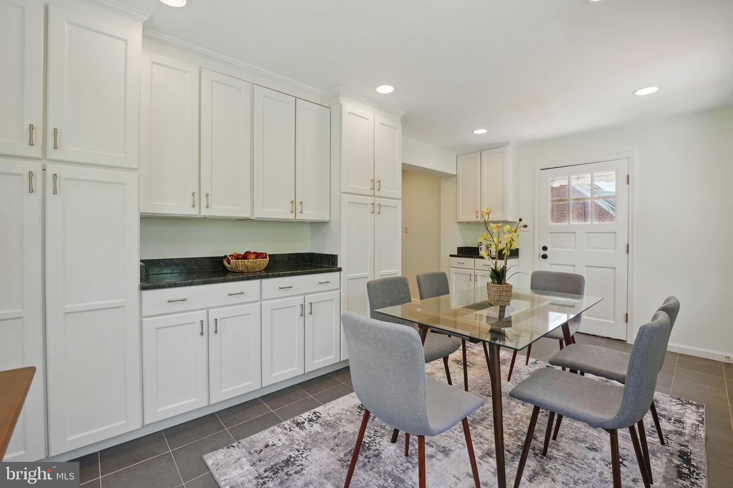 2926 STUART DR, FALLS CHURCH, Virginia 22042, 3 Bedrooms Bedrooms, ,3 BathroomsBathrooms,Residential,For sale,2926 STUART DR,VAFX2233474 MLS # VAFX2233474