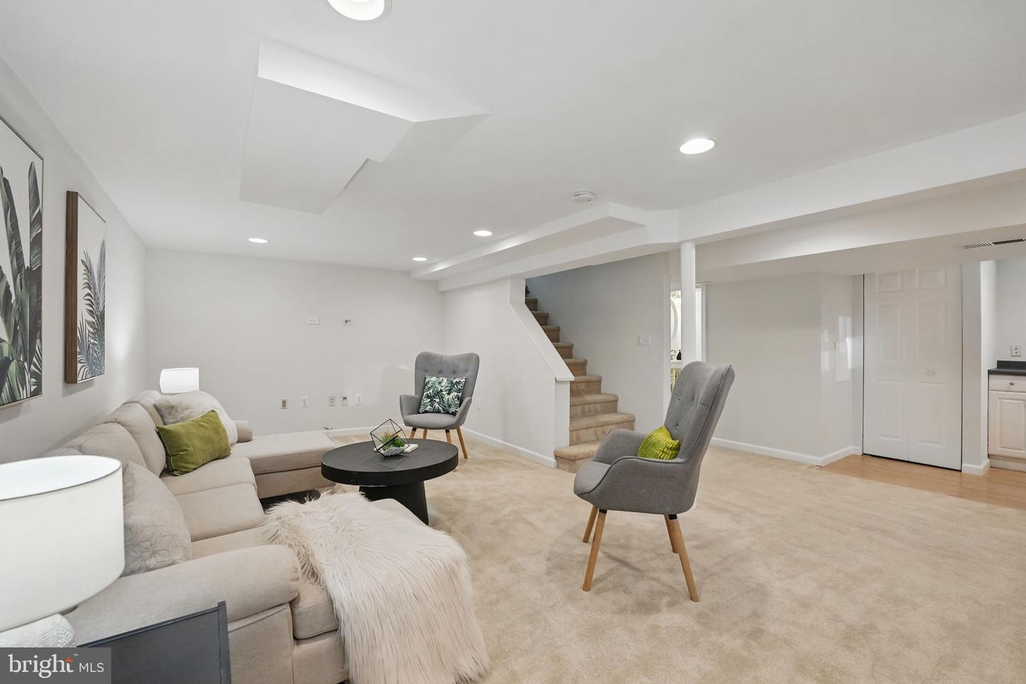 2926 STUART DR, FALLS CHURCH, Virginia 22042, 3 Bedrooms Bedrooms, ,3 BathroomsBathrooms,Residential,For sale,2926 STUART DR,VAFX2233474 MLS # VAFX2233474