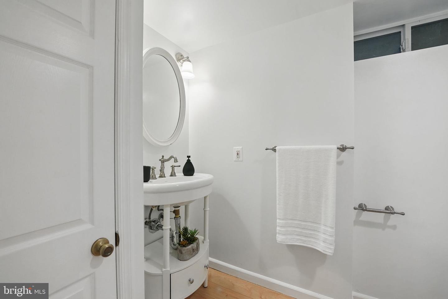 2926 STUART DR, FALLS CHURCH, Virginia 22042, 3 Bedrooms Bedrooms, ,3 BathroomsBathrooms,Residential,For sale,2926 STUART DR,VAFX2233474 MLS # VAFX2233474