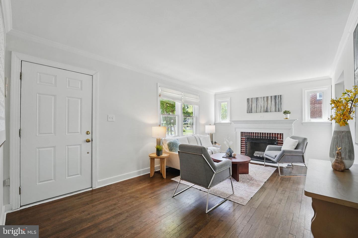 2926 STUART DR, FALLS CHURCH, Virginia 22042, 3 Bedrooms Bedrooms, ,3 BathroomsBathrooms,Residential,For sale,2926 STUART DR,VAFX2233474 MLS # VAFX2233474