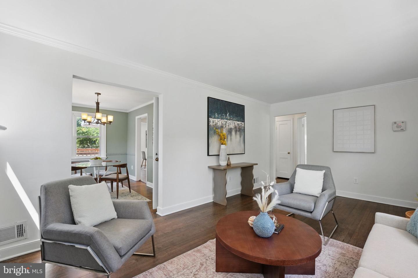 2926 STUART DR, FALLS CHURCH, Virginia 22042, 3 Bedrooms Bedrooms, ,3 BathroomsBathrooms,Residential,For sale,2926 STUART DR,VAFX2233474 MLS # VAFX2233474