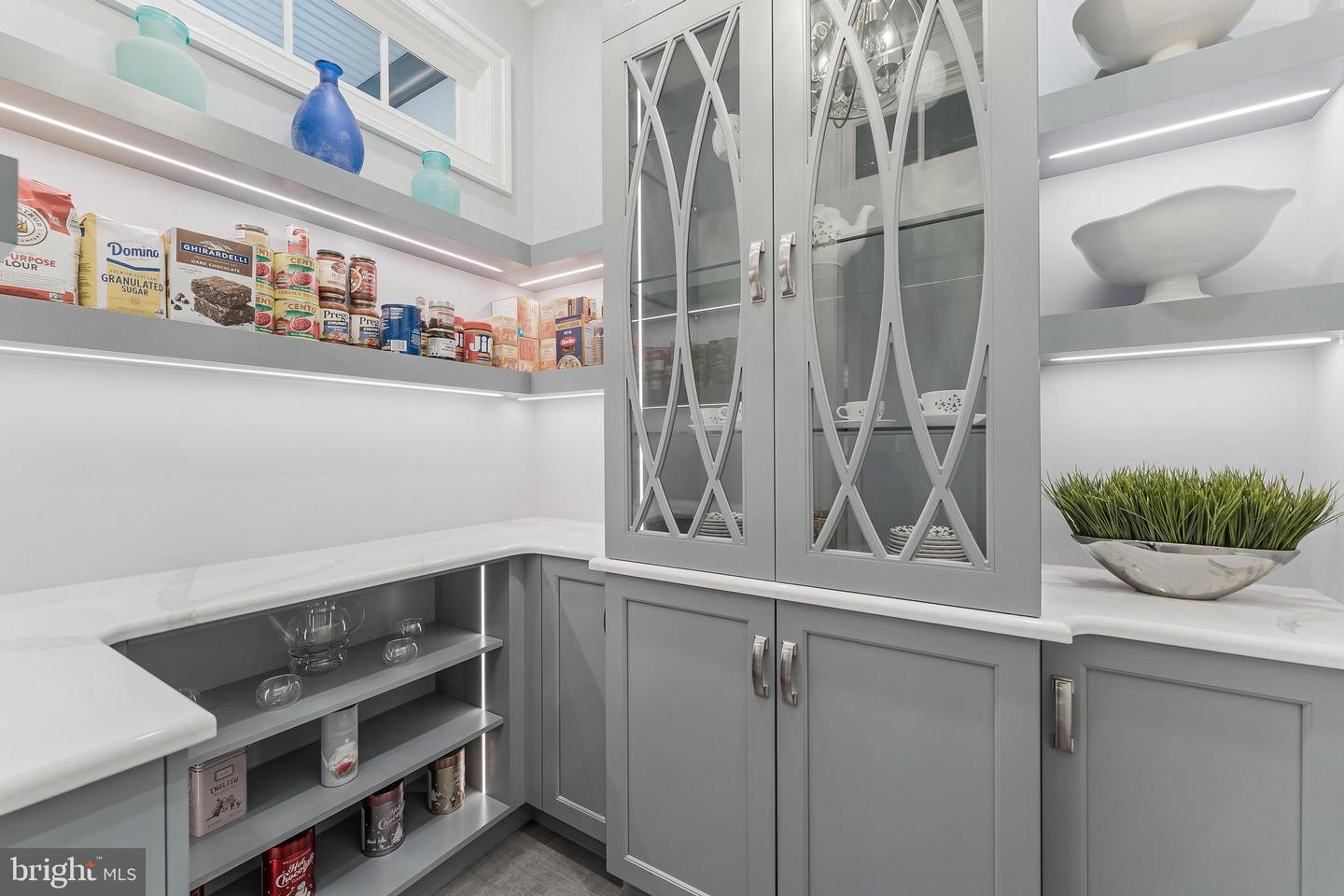 620 N LINCOLN ST, ARLINGTON, Virginia 22201, 6 Bedrooms Bedrooms, ,6 BathroomsBathrooms,Residential,For sale,620 N LINCOLN ST,VAAR2055994 MLS # VAAR2055994