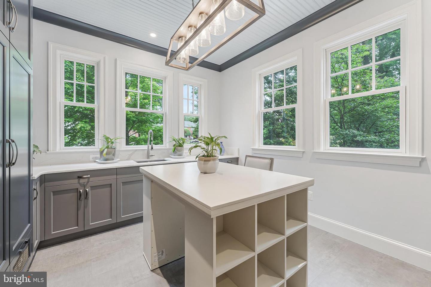620 N LINCOLN ST, ARLINGTON, Virginia 22201, 6 Bedrooms Bedrooms, ,6 BathroomsBathrooms,Residential,For sale,620 N LINCOLN ST,VAAR2055994 MLS # VAAR2055994