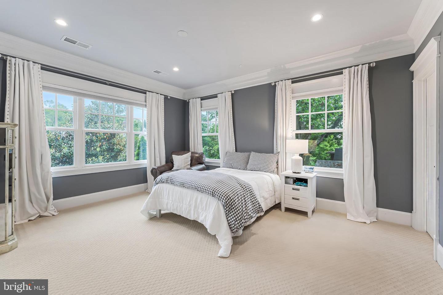 620 N LINCOLN ST, ARLINGTON, Virginia 22201, 6 Bedrooms Bedrooms, ,6 BathroomsBathrooms,Residential,For sale,620 N LINCOLN ST,VAAR2055994 MLS # VAAR2055994