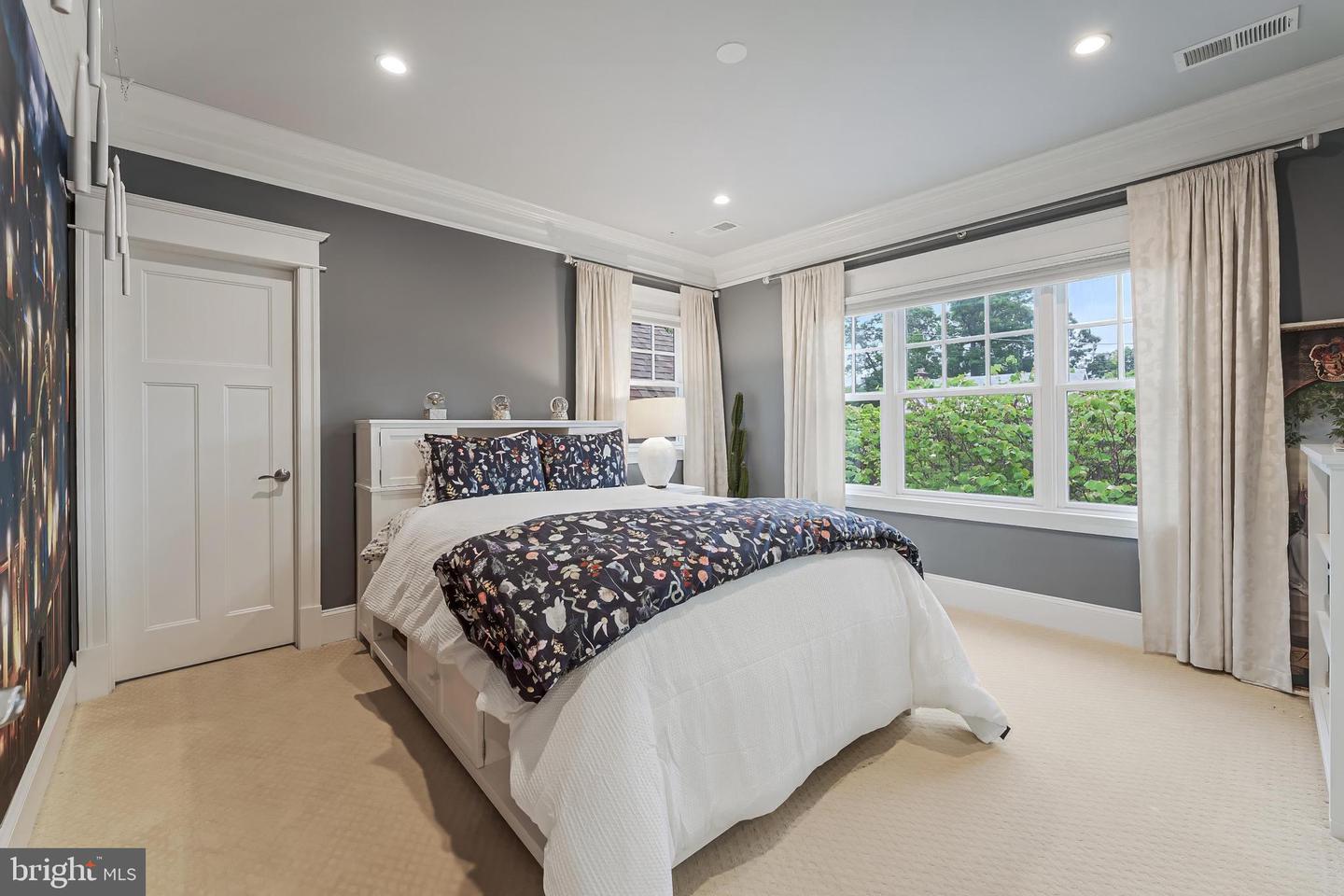 620 N LINCOLN ST, ARLINGTON, Virginia 22201, 6 Bedrooms Bedrooms, ,6 BathroomsBathrooms,Residential,For sale,620 N LINCOLN ST,VAAR2055994 MLS # VAAR2055994
