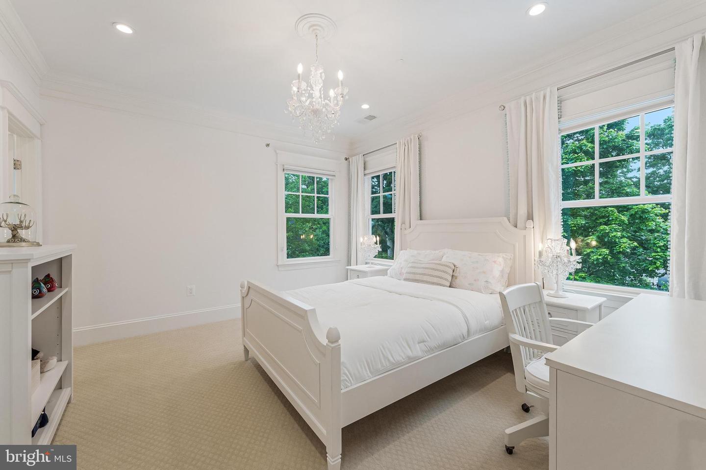 620 N LINCOLN ST, ARLINGTON, Virginia 22201, 6 Bedrooms Bedrooms, ,6 BathroomsBathrooms,Residential,For sale,620 N LINCOLN ST,VAAR2055994 MLS # VAAR2055994