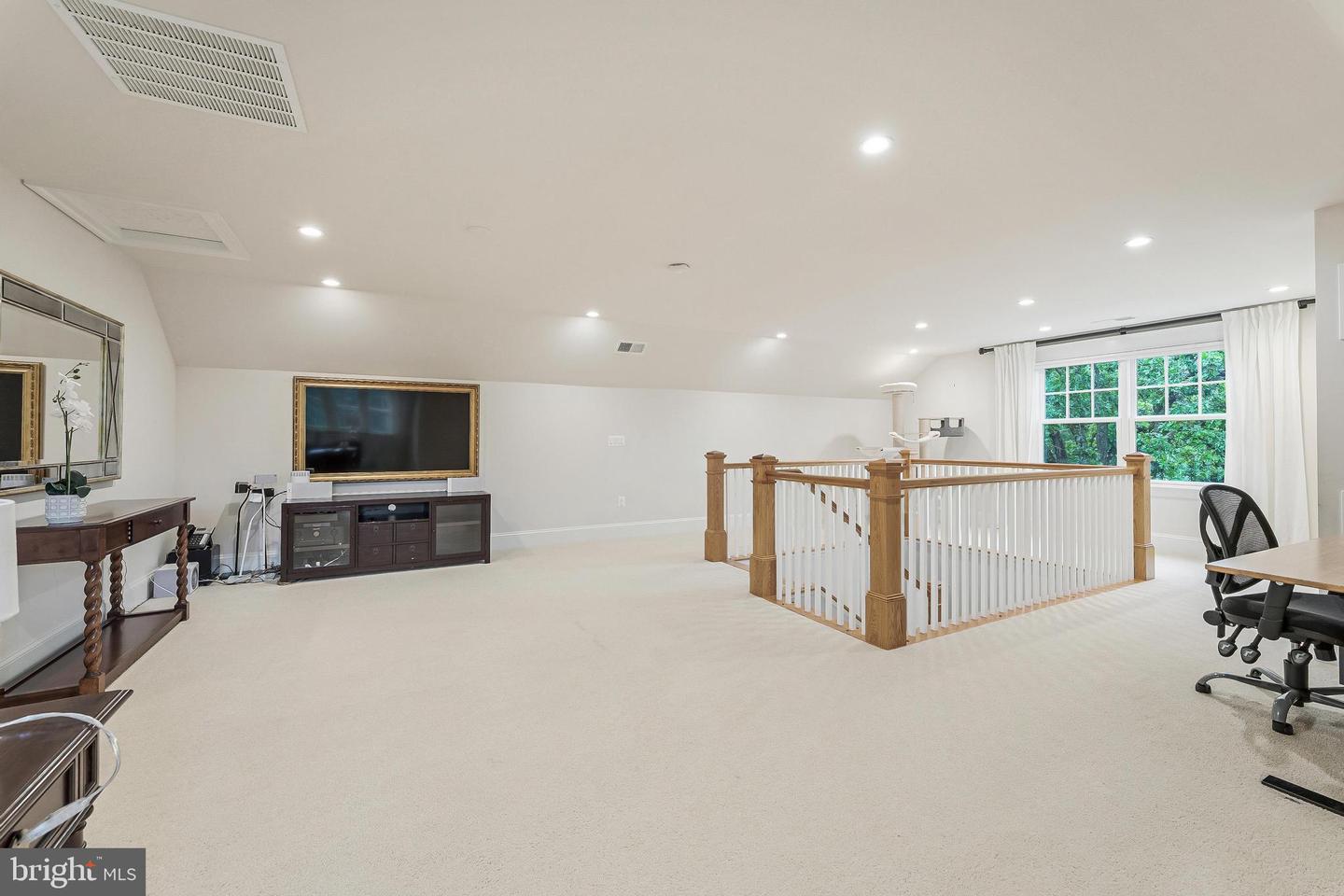 620 N LINCOLN ST, ARLINGTON, Virginia 22201, 6 Bedrooms Bedrooms, ,6 BathroomsBathrooms,Residential,For sale,620 N LINCOLN ST,VAAR2055994 MLS # VAAR2055994