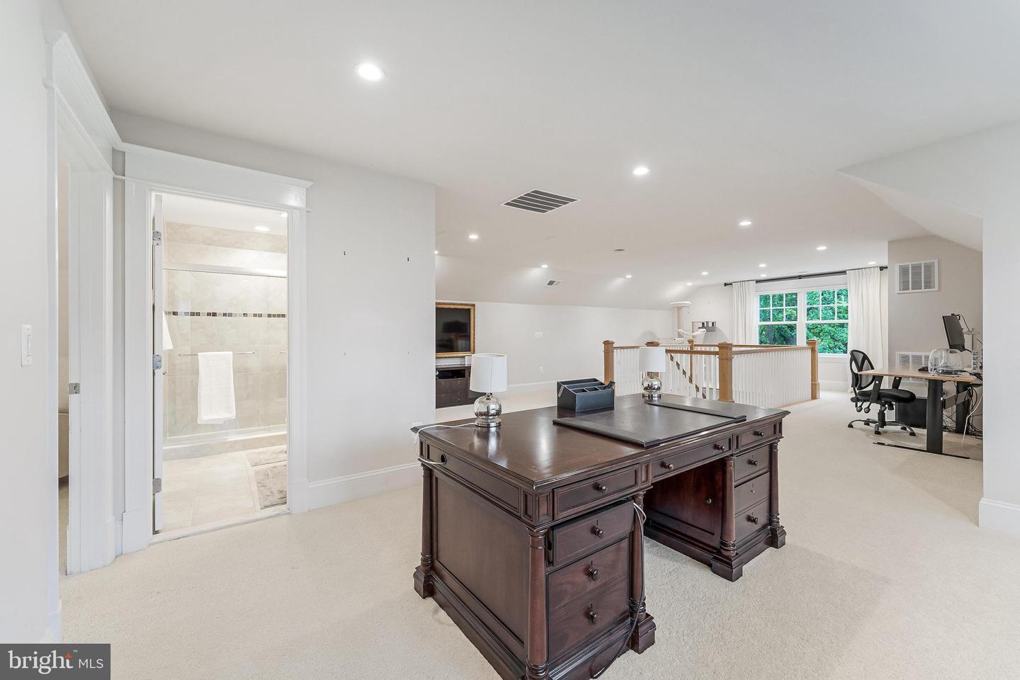 620 N LINCOLN ST, ARLINGTON, Virginia 22201, 6 Bedrooms Bedrooms, ,6 BathroomsBathrooms,Residential,For sale,620 N LINCOLN ST,VAAR2055994 MLS # VAAR2055994