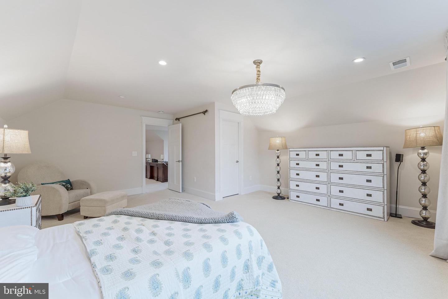 620 N LINCOLN ST, ARLINGTON, Virginia 22201, 6 Bedrooms Bedrooms, ,6 BathroomsBathrooms,Residential,For sale,620 N LINCOLN ST,VAAR2055994 MLS # VAAR2055994