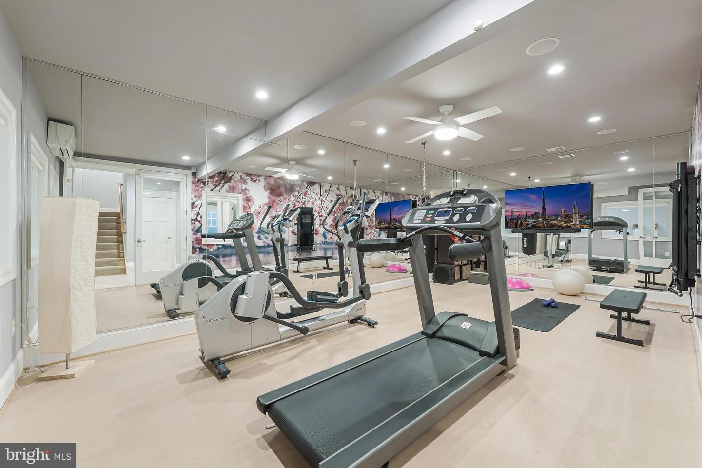620 N LINCOLN ST, ARLINGTON, Virginia 22201, 6 Bedrooms Bedrooms, ,6 BathroomsBathrooms,Residential,For sale,620 N LINCOLN ST,VAAR2055994 MLS # VAAR2055994
