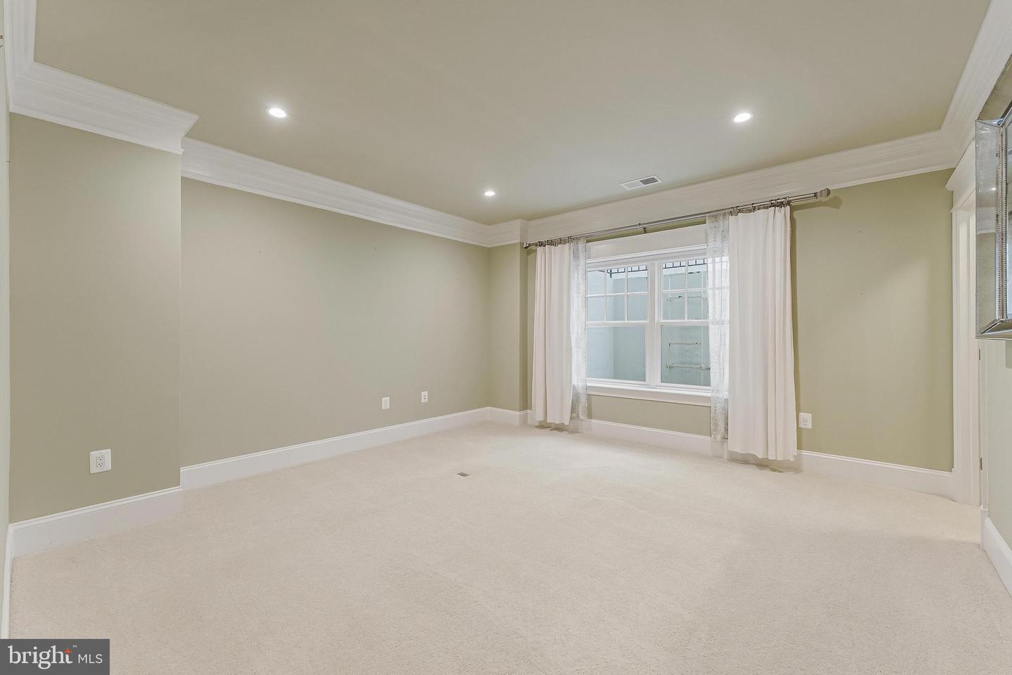 620 N LINCOLN ST, ARLINGTON, Virginia 22201, 6 Bedrooms Bedrooms, ,6 BathroomsBathrooms,Residential,For sale,620 N LINCOLN ST,VAAR2055994 MLS # VAAR2055994
