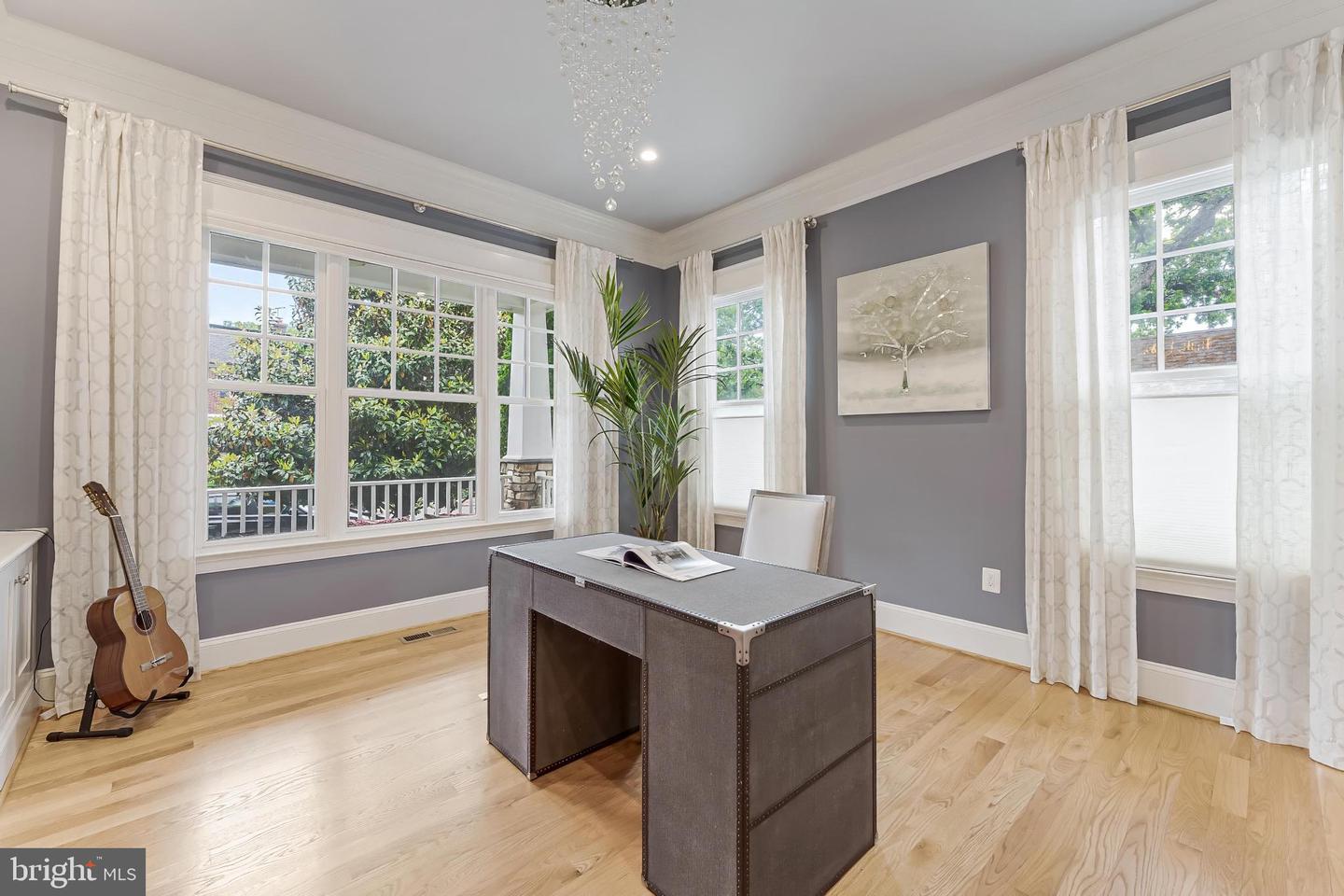 620 N LINCOLN ST, ARLINGTON, Virginia 22201, 6 Bedrooms Bedrooms, ,6 BathroomsBathrooms,Residential,For sale,620 N LINCOLN ST,VAAR2055994 MLS # VAAR2055994