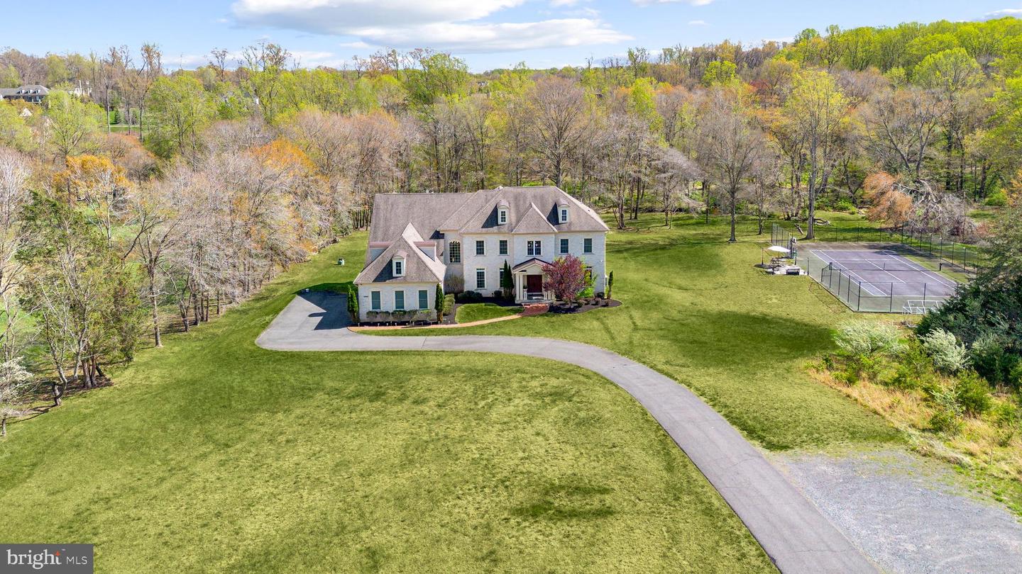 11561 STUART MILL RD, OAKTON, Virginia 22124, 5 Bedrooms Bedrooms, ,5 BathroomsBathrooms,Residential,For sale,11561 STUART MILL RD,VAFX2233984 MLS # VAFX2233984
