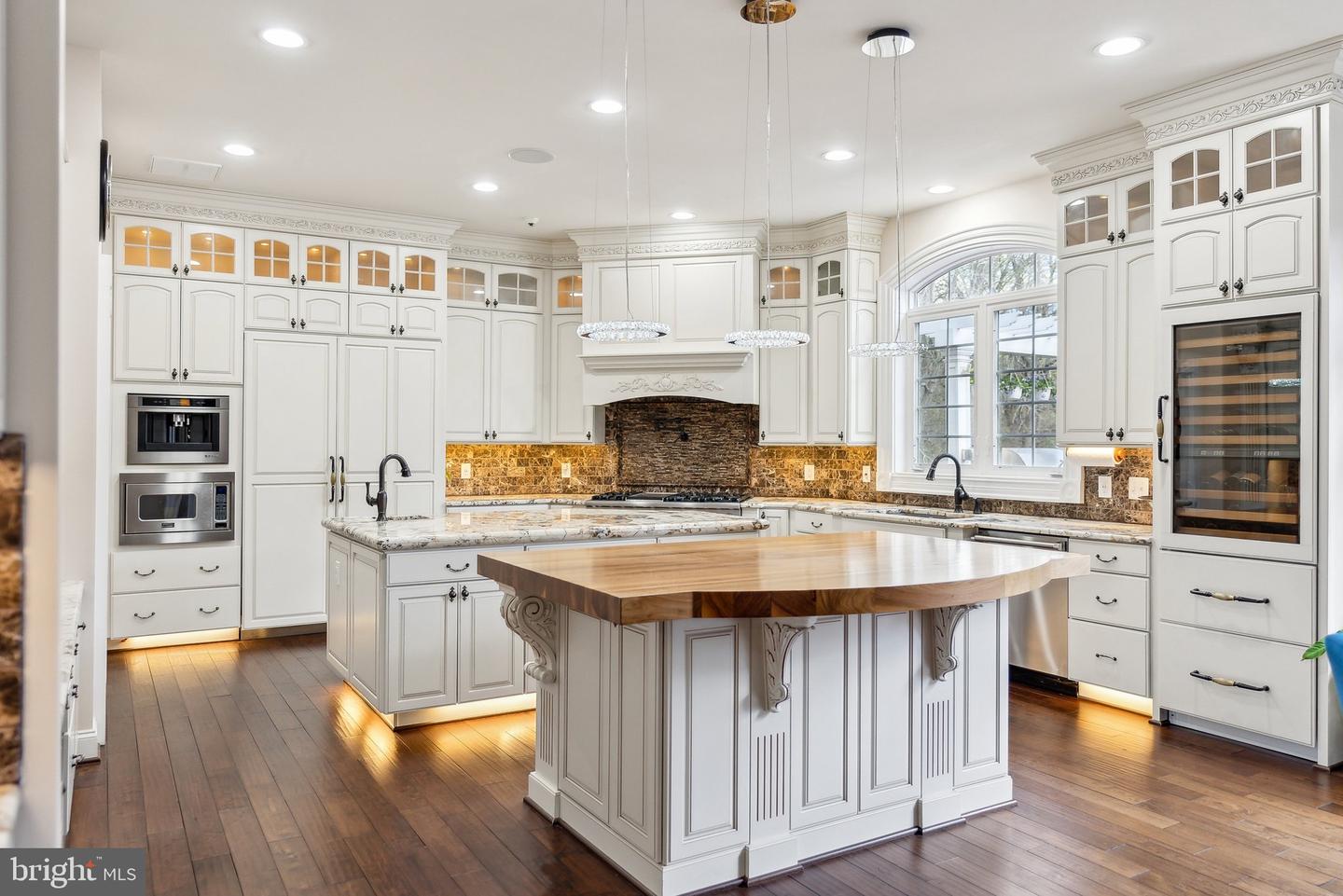 11561 STUART MILL RD, OAKTON, Virginia 22124, 5 Bedrooms Bedrooms, ,5 BathroomsBathrooms,Residential,For sale,11561 STUART MILL RD,VAFX2233984 MLS # VAFX2233984