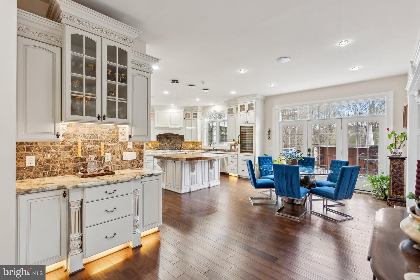 11561 STUART MILL RD, OAKTON, Virginia 22124, 5 Bedrooms Bedrooms, ,5 BathroomsBathrooms,Residential,For sale,11561 STUART MILL RD,VAFX2233984 MLS # VAFX2233984