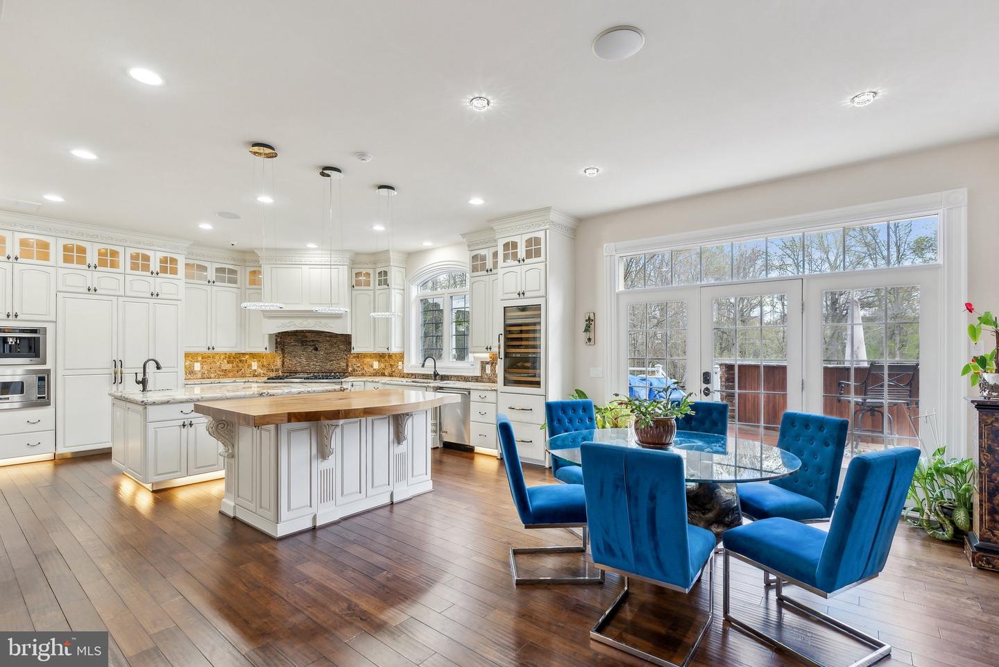 11561 STUART MILL RD, OAKTON, Virginia 22124, 5 Bedrooms Bedrooms, ,5 BathroomsBathrooms,Residential,For sale,11561 STUART MILL RD,VAFX2233984 MLS # VAFX2233984