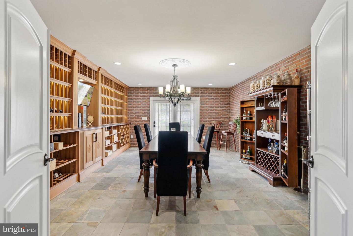 11561 STUART MILL RD, OAKTON, Virginia 22124, 5 Bedrooms Bedrooms, ,5 BathroomsBathrooms,Residential,For sale,11561 STUART MILL RD,VAFX2233984 MLS # VAFX2233984