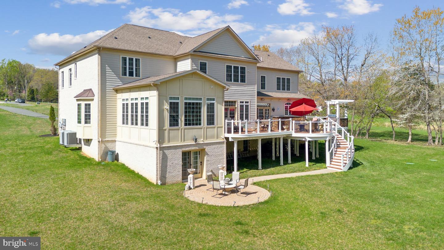 11561 STUART MILL RD, OAKTON, Virginia 22124, 5 Bedrooms Bedrooms, ,5 BathroomsBathrooms,Residential,For sale,11561 STUART MILL RD,VAFX2233984 MLS # VAFX2233984