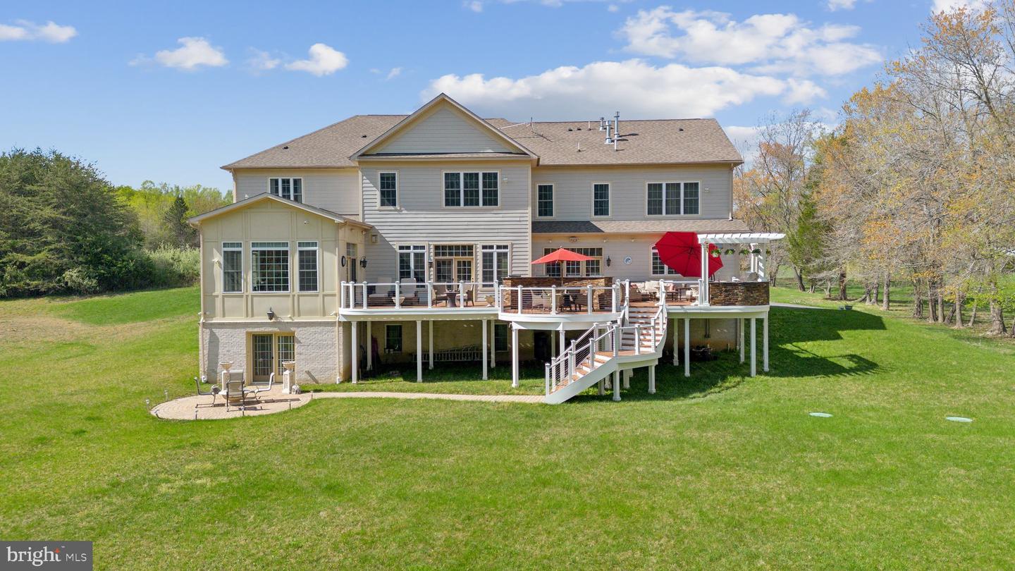 11561 STUART MILL RD, OAKTON, Virginia 22124, 5 Bedrooms Bedrooms, ,5 BathroomsBathrooms,Residential,For sale,11561 STUART MILL RD,VAFX2233984 MLS # VAFX2233984