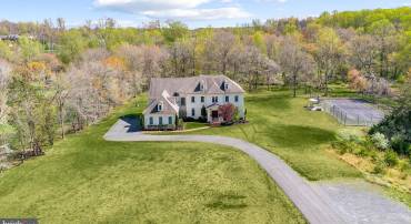 11561 STUART MILL RD, OAKTON, Virginia 22124, 5 Bedrooms Bedrooms, ,5 BathroomsBathrooms,Residential,For sale,11561 STUART MILL RD,VAFX2233984 MLS # VAFX2233984